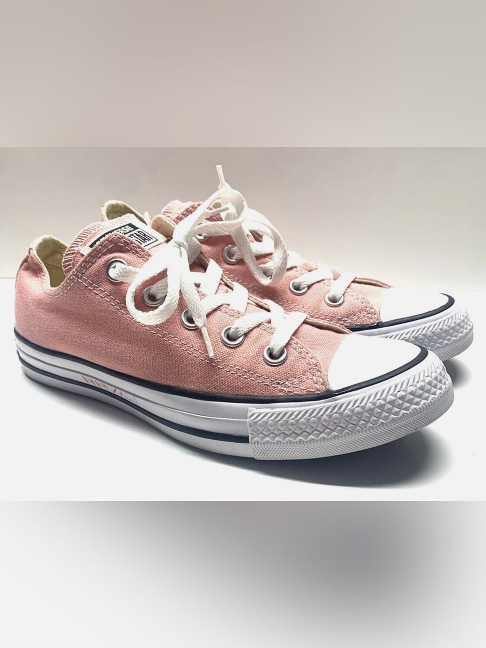 Converse Unisex Chuck Taylor All Star Low Top Sneaker Size 6 Women - 4 Men